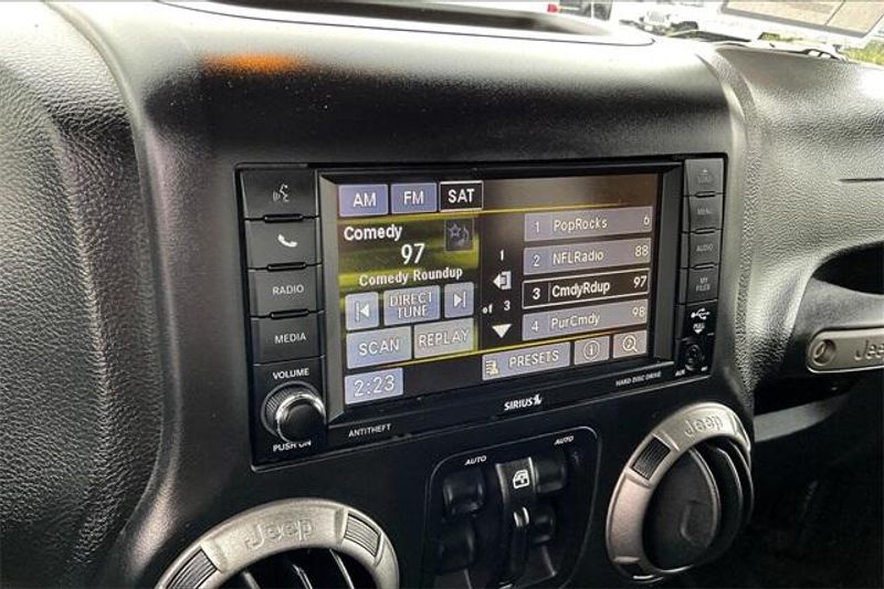 2017 Jeep Wrangler Unlimited Sport photo 21