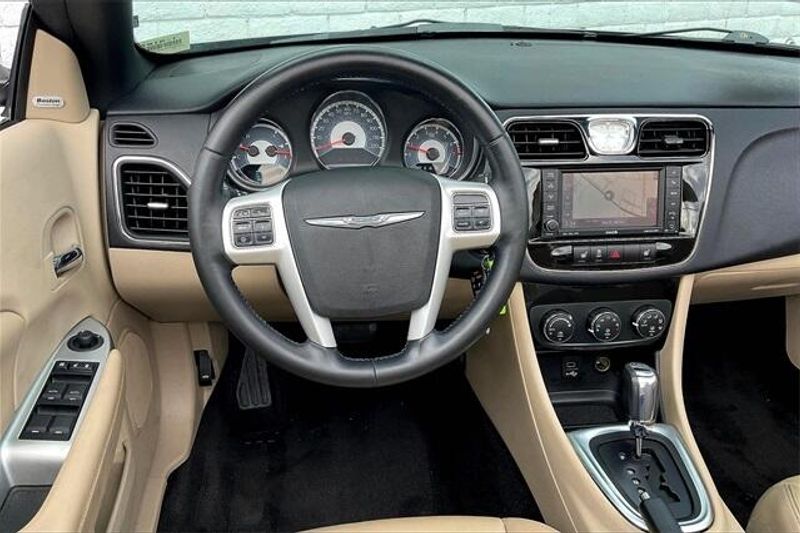 Used 2012 Chrysler 200 LimitedImage 4
