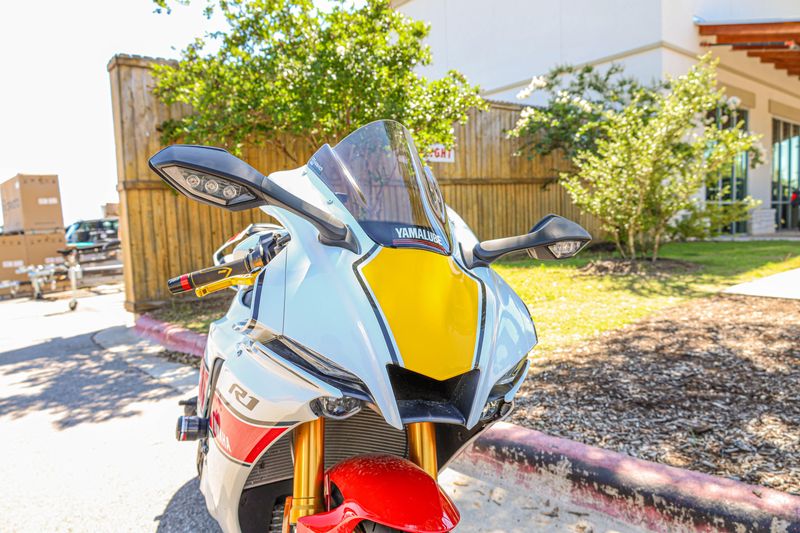 USED 2022 YAMAHA YZFR1 Image 3