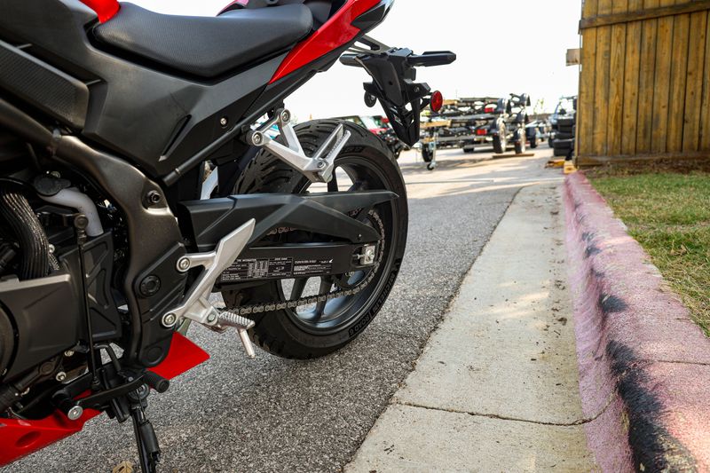 USED 2025 HONDA CBR500R Image 12
