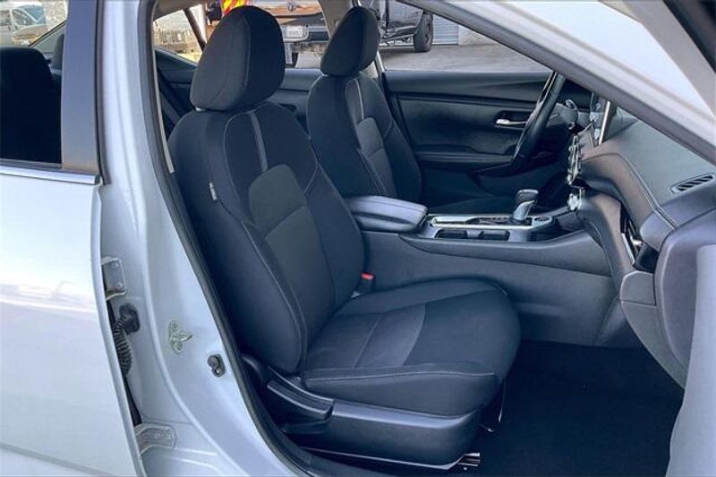 2022 Nissan Sentra SVImage 6