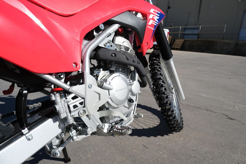 2025 Honda CRF 250F REDImage 8