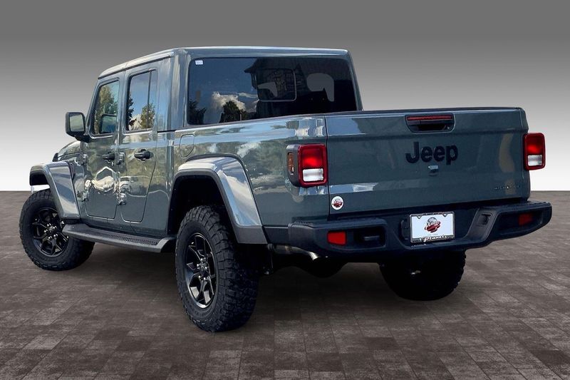 2025 Jeep Gladiator Sport photo 3