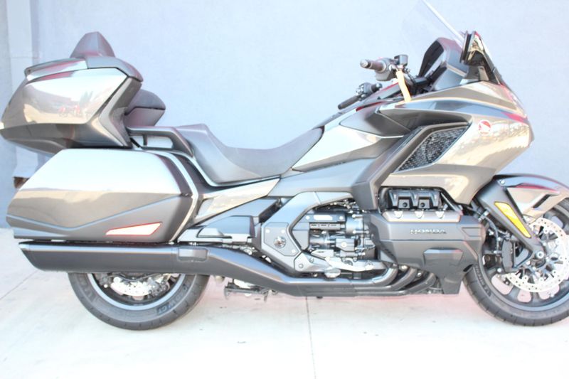 2024 Honda GOLDWING AUTOMATIC DCT Image 2
