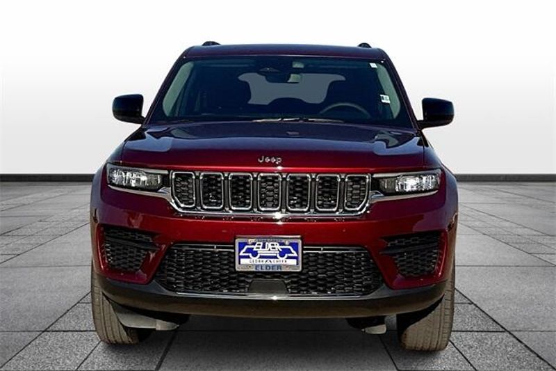 2023 Jeep Grand Cherokee LaredoImage 3