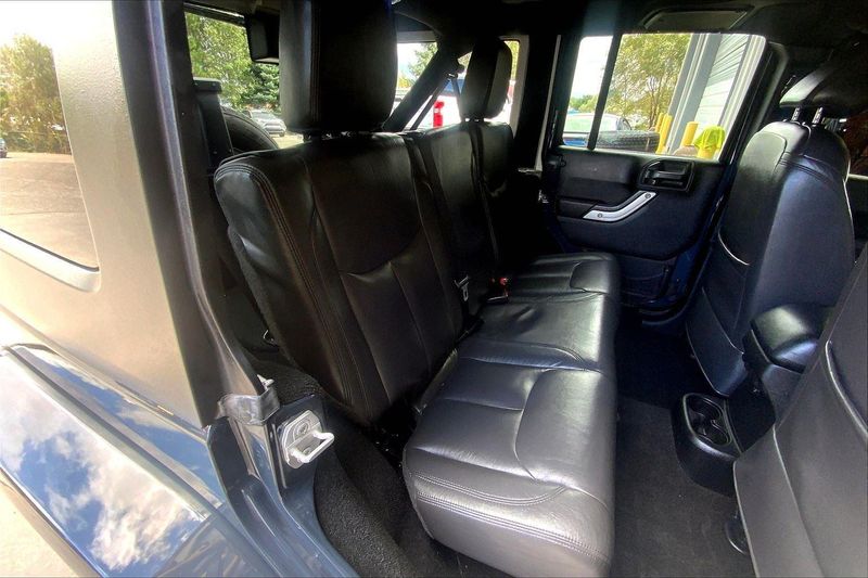2016 Jeep Wrangler Unlimited Sahara photo 21