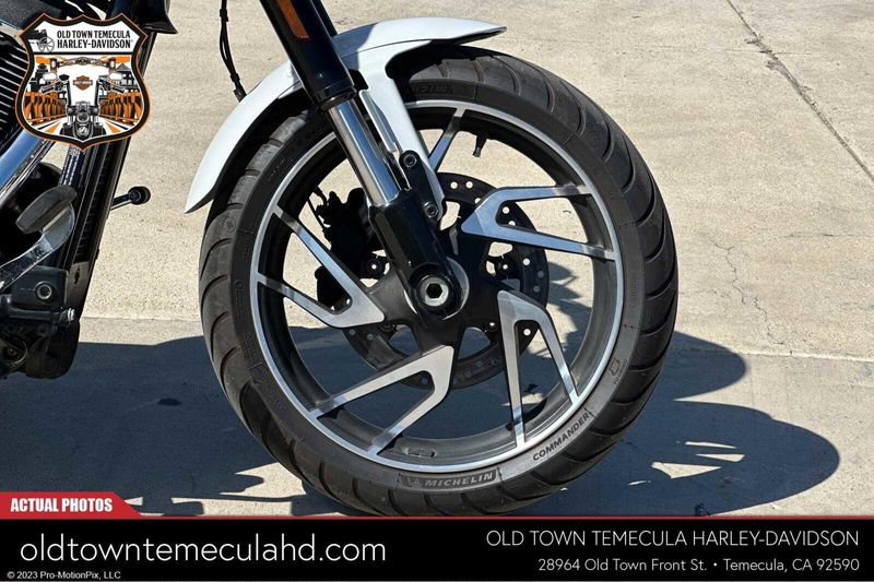 2021 Harley-Davidson Softail in a STONE WASHED WHITE PEARL exterior color. BMW Motorcycles of Temecula – Southern California (951) 506-6903 bmwmotorcyclesoftemecula.com 