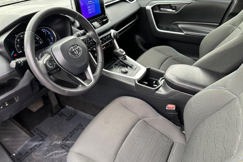 Used 2023 Toyota RAV4 Hybrid SEImage 9