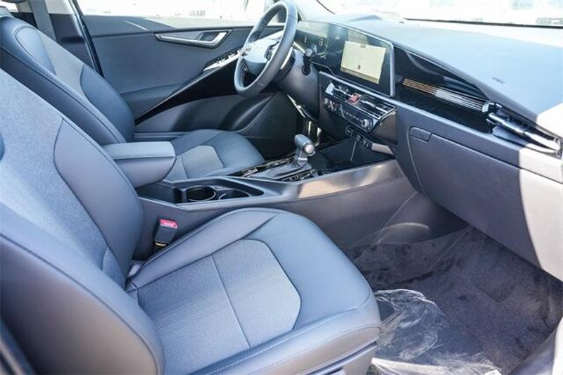 New 2025 Kia Niro EXImage 9