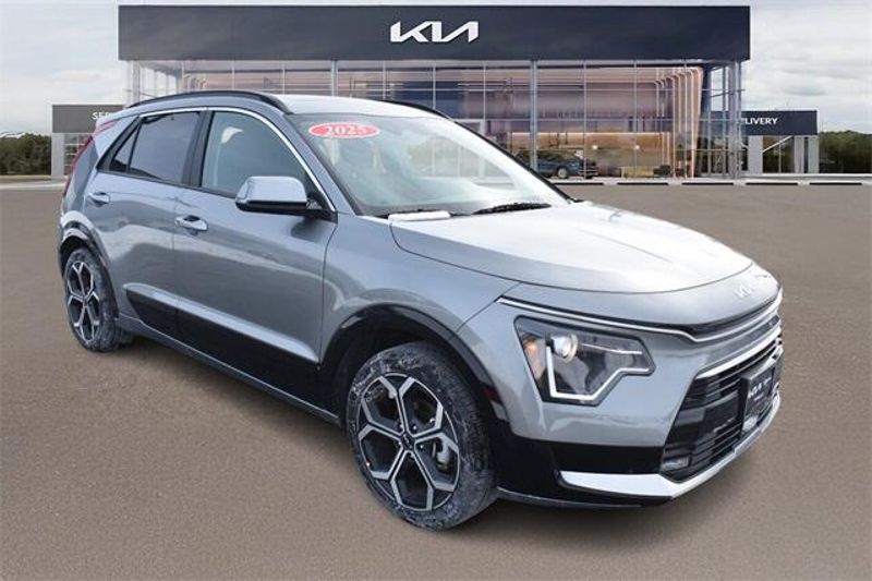 New 2025 Kia Niro EX TouringImage 10