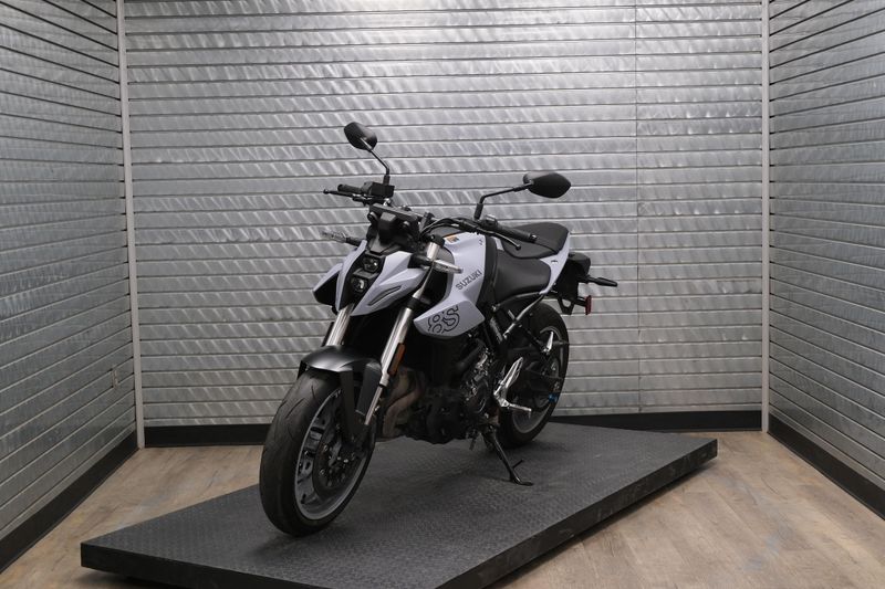 USED 2024 SUZUKI GSX8S Image 7