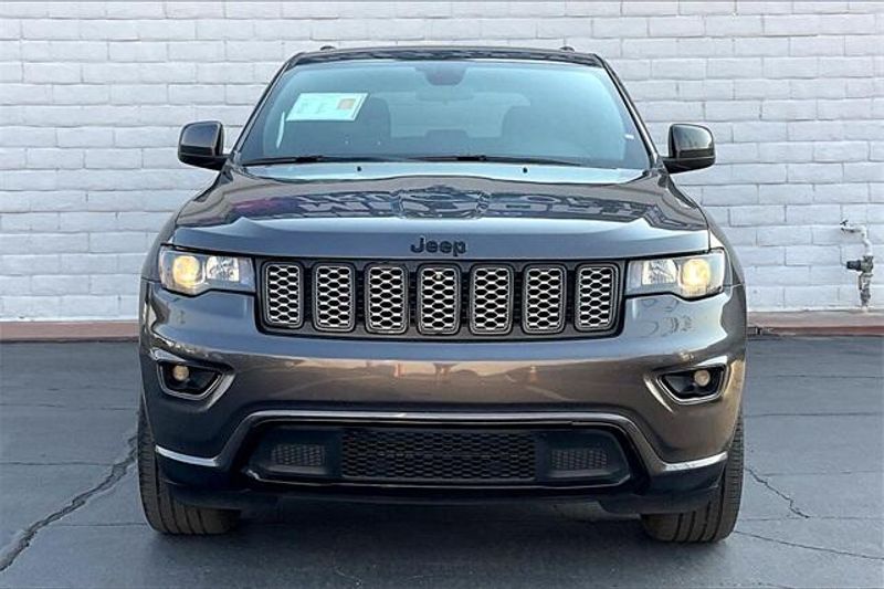 2021 Jeep Grand Cherokee Laredo XImage 2