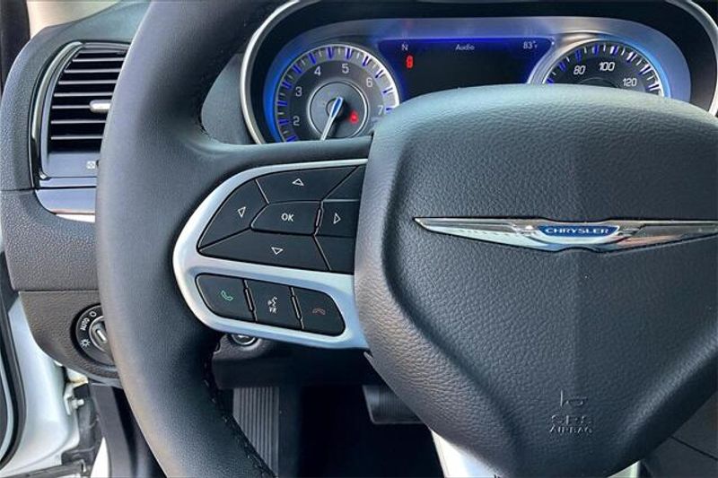 Used 2023 Chrysler 300 TouringImage 18