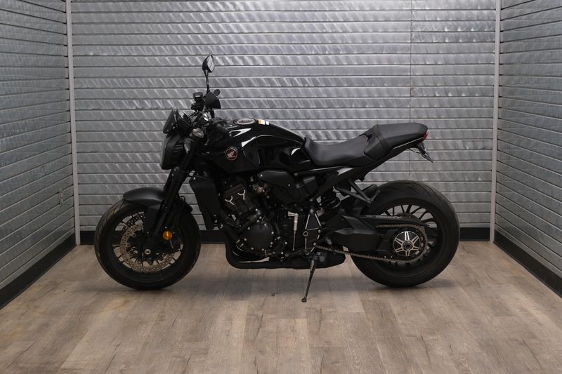 USED 2023 HONDA CB1000R Image 6