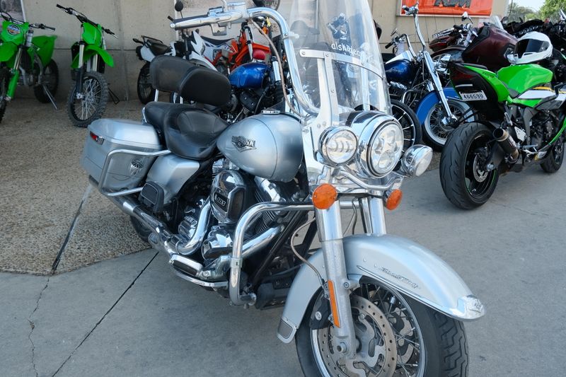 USED 2014 HARLEY ROAD KING Image 2