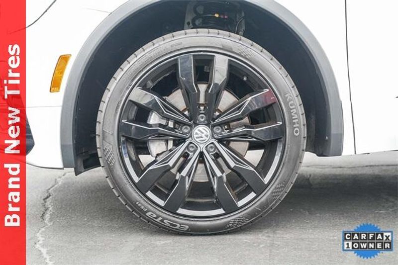 Used 2021 Volkswagen Tiguan 2.0T SE R-Line BlackImage 11