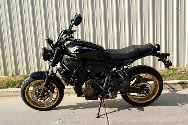 NEW 2025 YAMAHA XSR700 Image 4