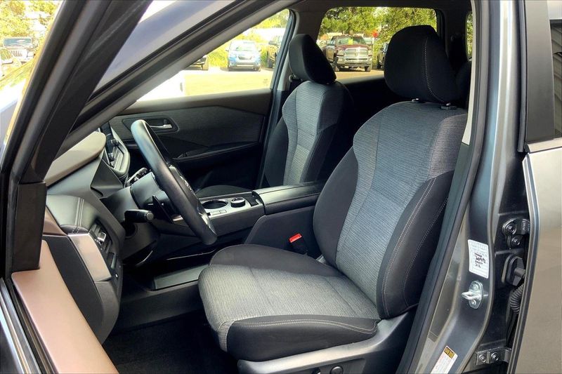 2023 Nissan Rogue SV photo 24