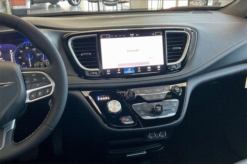 2025 Chrysler Pacifica SelectImage 4