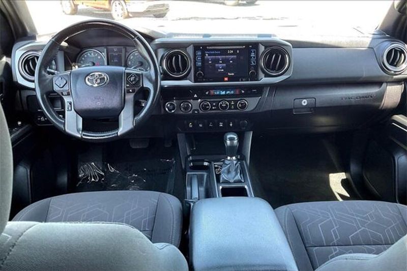 2017 Toyota Tacoma TRD Off-RoadImage 15