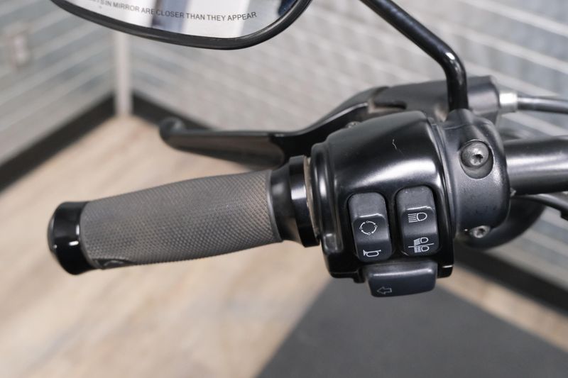 USED 2019 HARLEY SPORTSTER IRON 883 Image 15