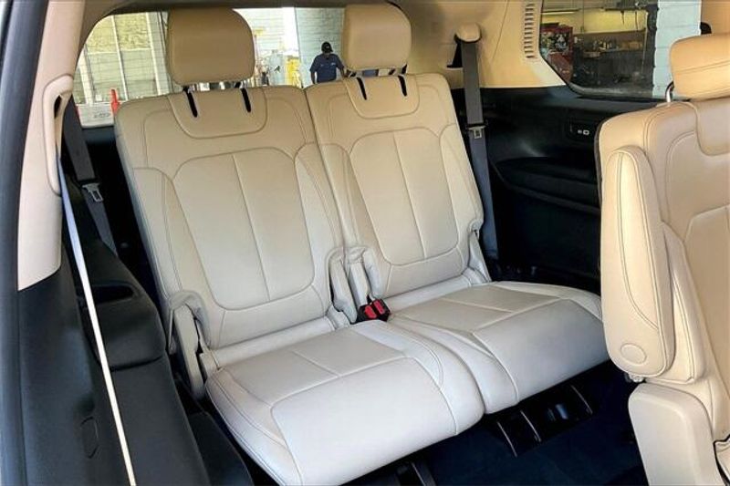 Used 2021 Jeep Grand Cherokee L LimitedImage 34