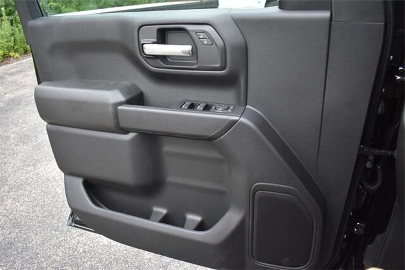 New 2025 Chevrolet Silverado 1500 CustomImage 33