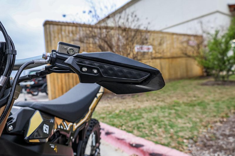 2025 SURRON ULTRA BEE BLACK Image 7