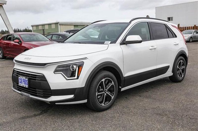 2025 Kia Niro LXImage 14