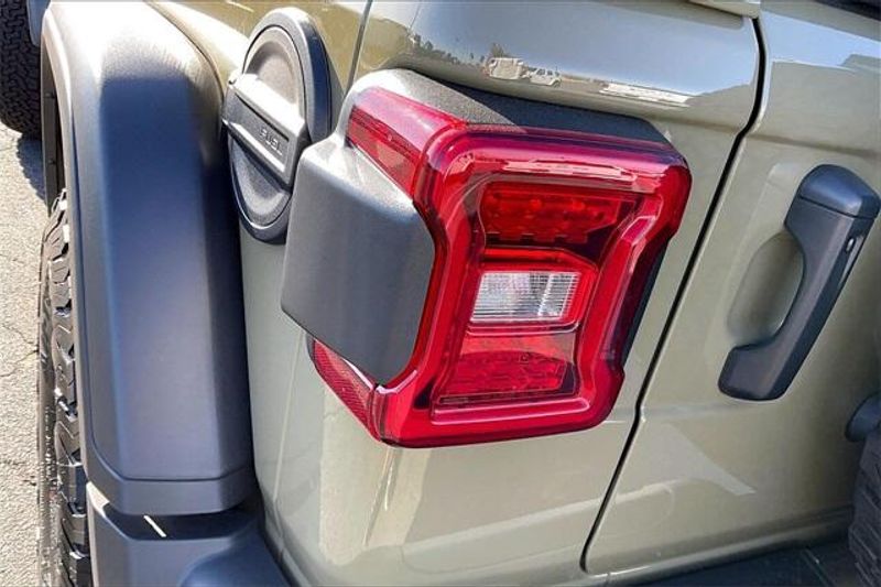 New 2026 Jeep Wrangler 4-door RubiconImage 12