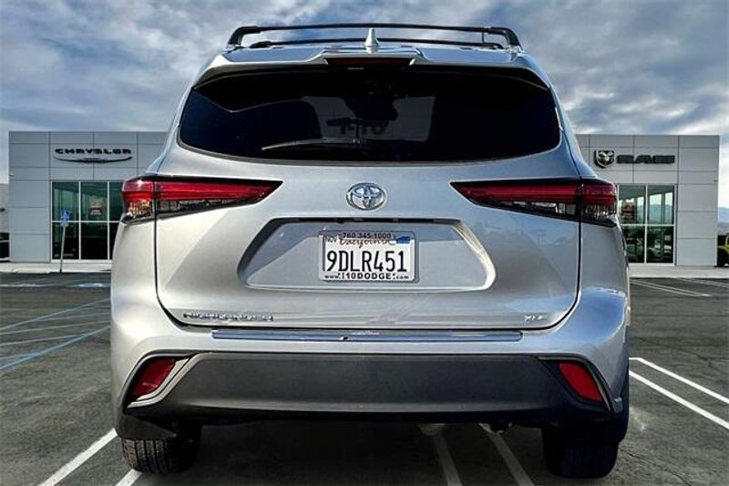 2022 Toyota Highlander XLEImage 3