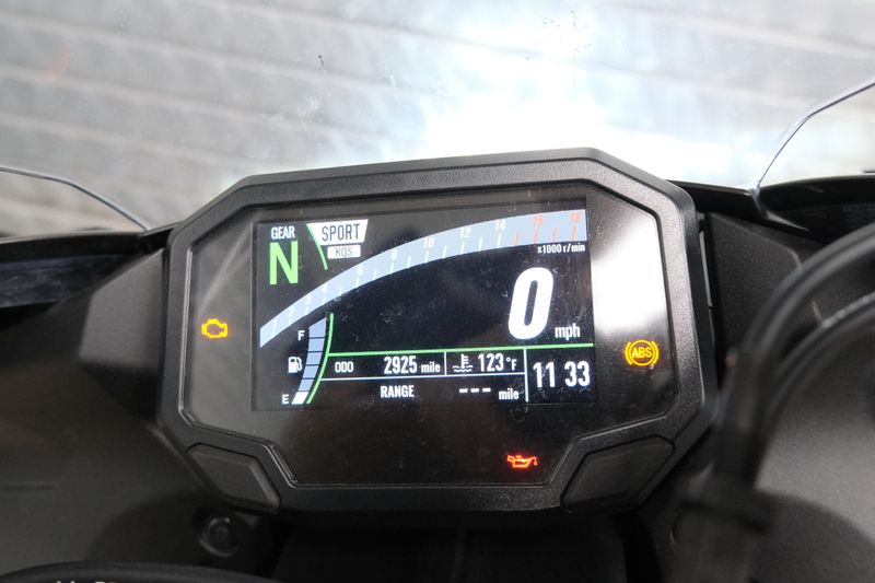 USED 2025 KAWASAKI NINJA ZX6R Image 21