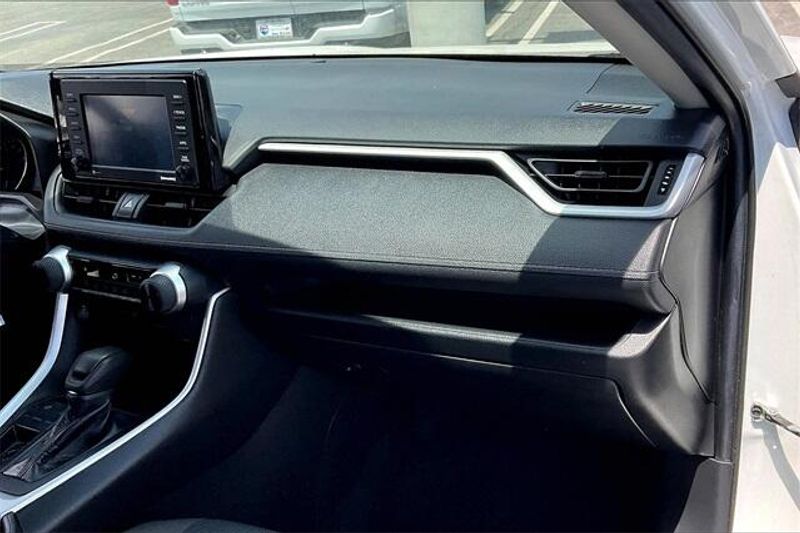 2022 Toyota RAV4 LEImage 16