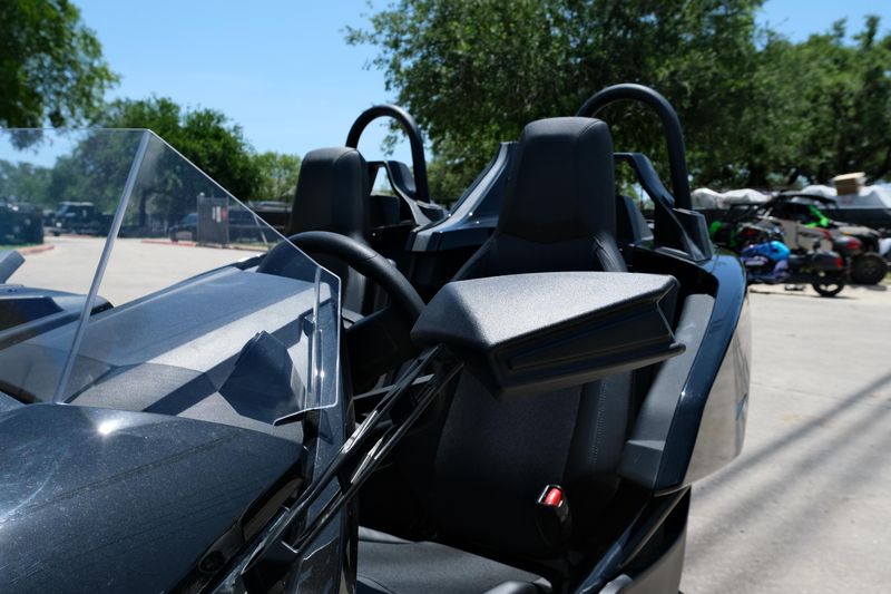 USED 2026 POLARIS SLINGSHOT S AUTODRIVE Image 12