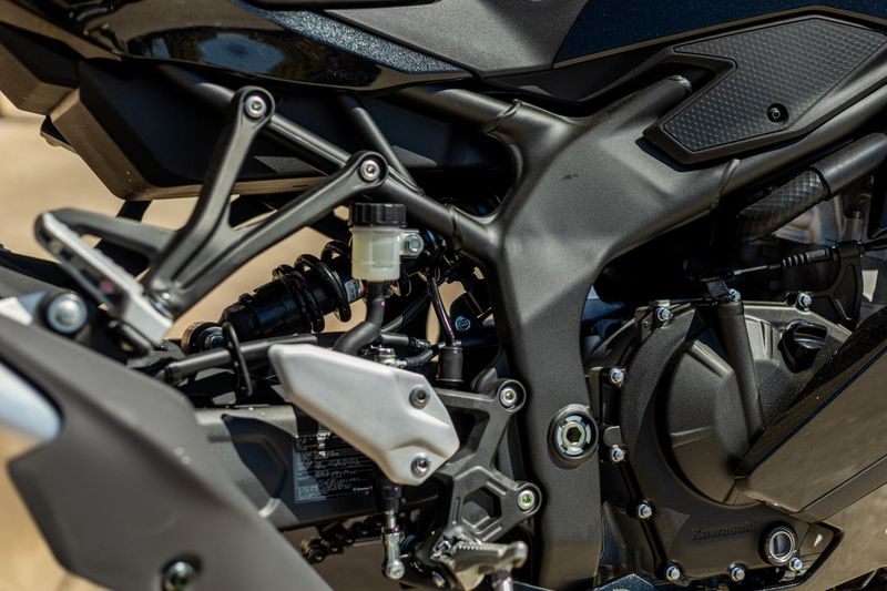 New 2025 Kawasaki NINJA ZX4R ABS METALLIC SPARK BLACK Image 7