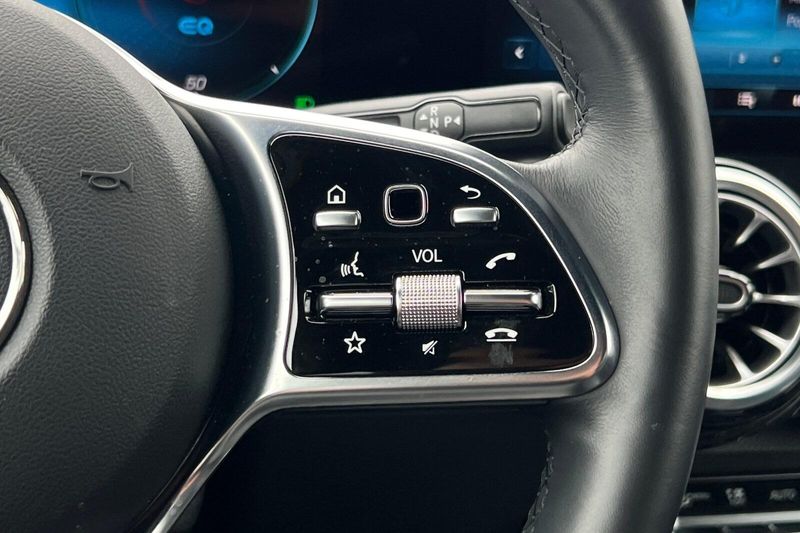 2023 Mercedes-Benz EQB 300Image 29