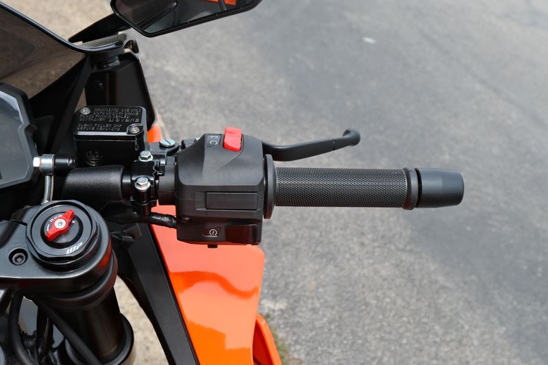 New 2024 KTM RC 390 ORANGE Image 12