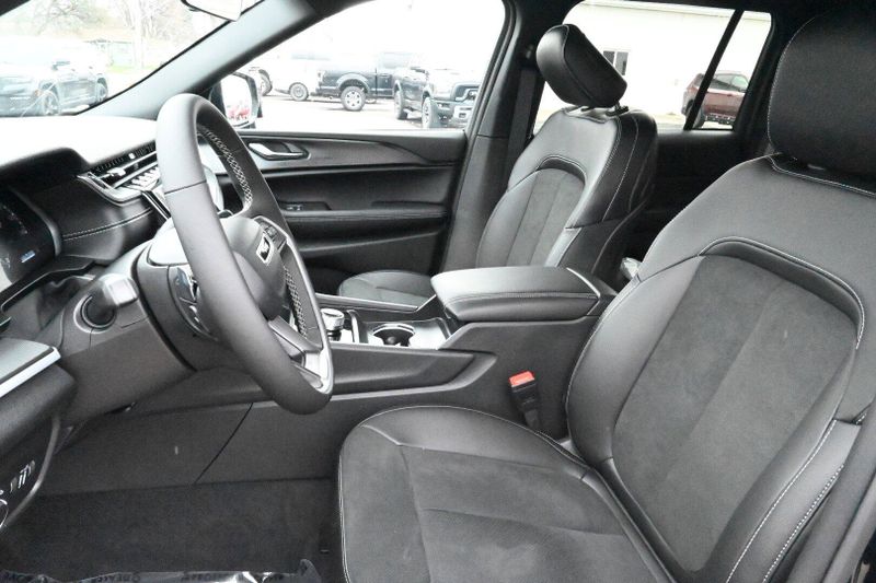 2025 Jeep Grand Cherokee Altitude XImage 11