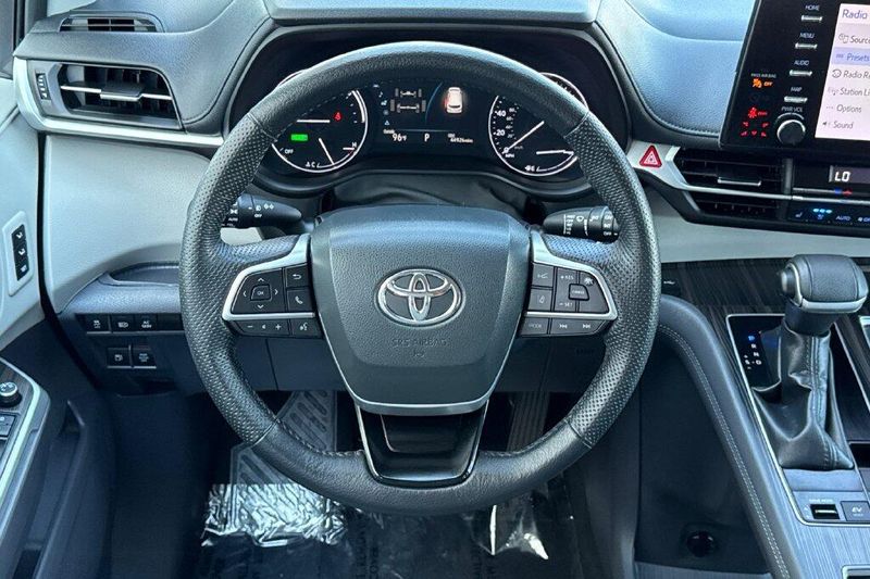 Used 2022 Toyota Sienna LimitedImage 13