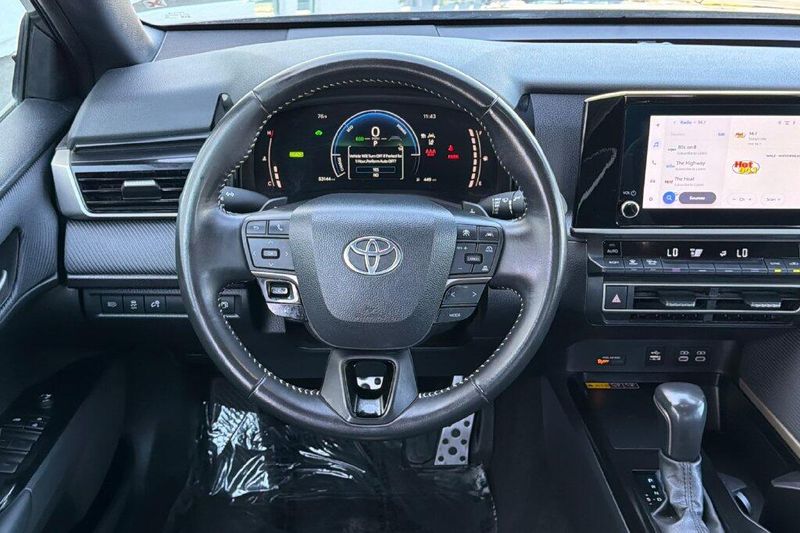 Used 2025 Toyota Camry SEImage 13