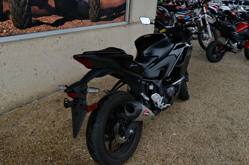 2025 Yamaha YZFR3 ABS MATTE STEALTH BLACK Image 9