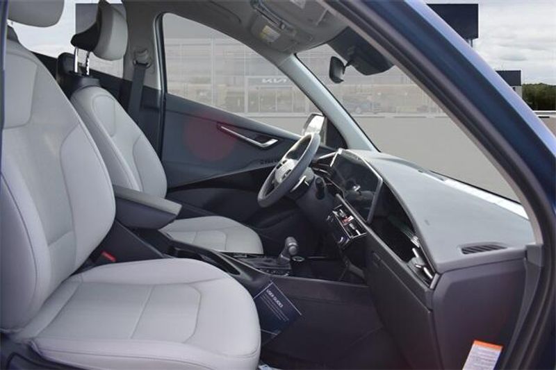New 2025 Kia Niro EXImage 12