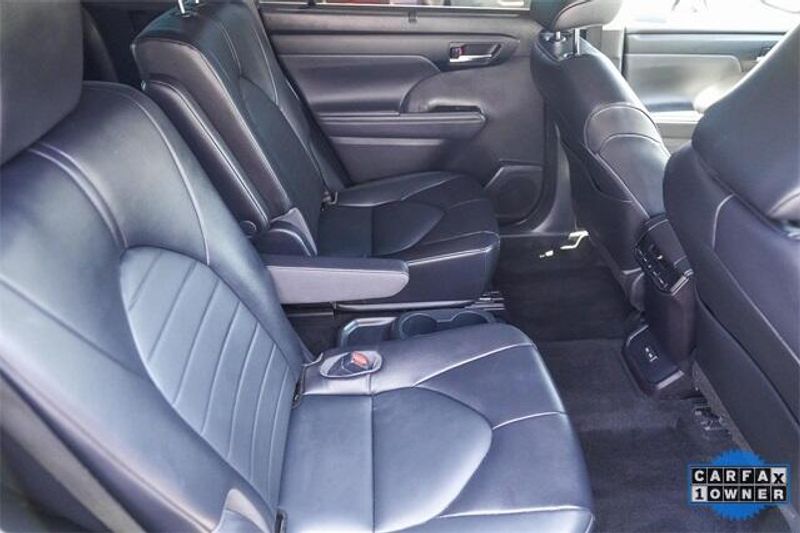 Used 2022 Toyota Highlander XLEImage 18