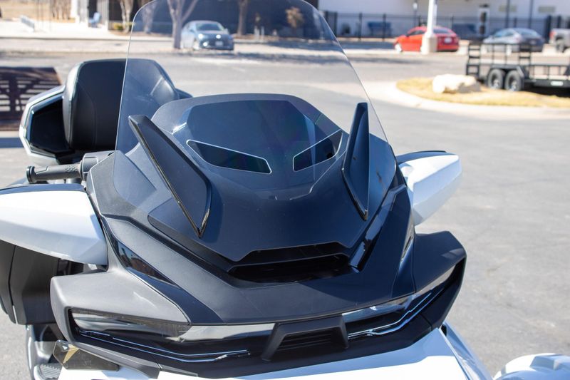 NEW 2026 CAN-AM SPYDER RT LIMITED Image 8