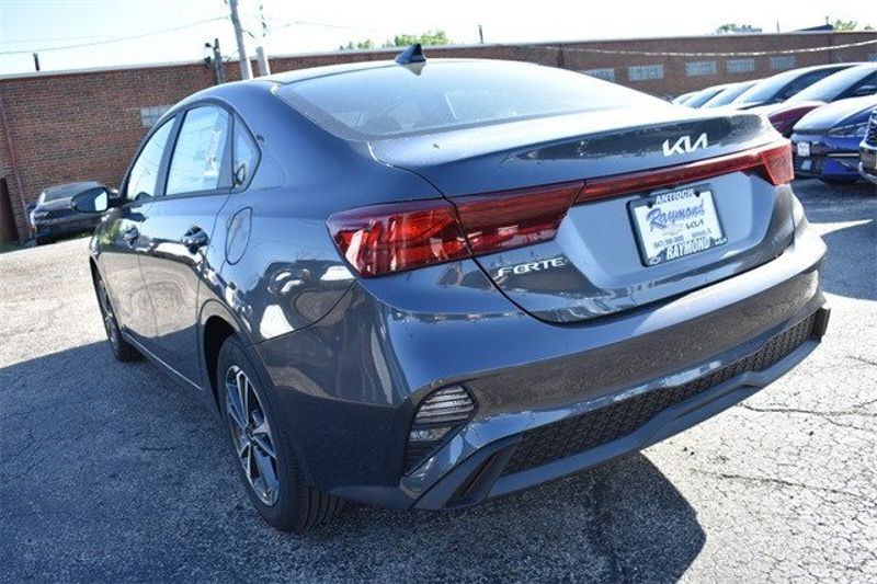 2024 Kia Forte LXSImage 6