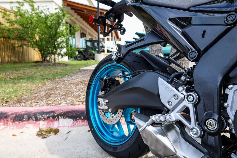 2025 CFMOTO 675SS NEBULA BLACK Image 21