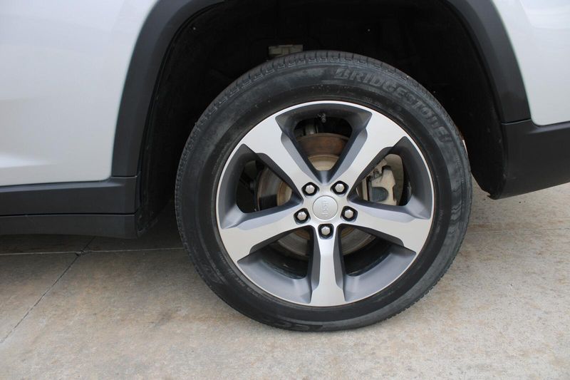 2023 Jeep Grand Cherokee L photo 10