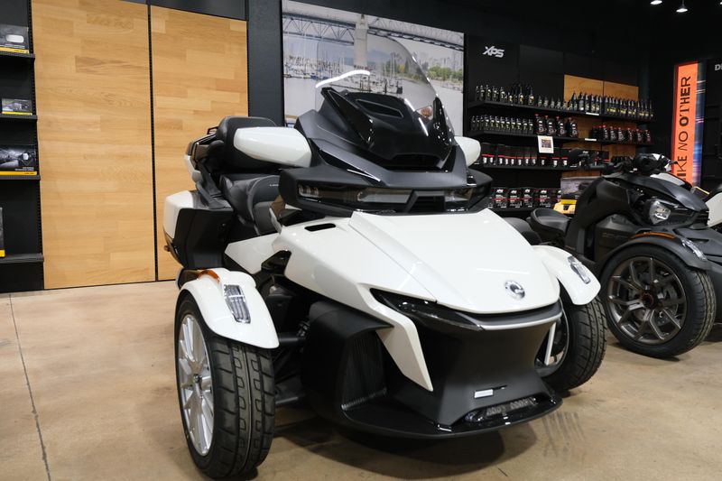 NEW 2026 CAN-AM SPYDER RT LIMITED Image 1