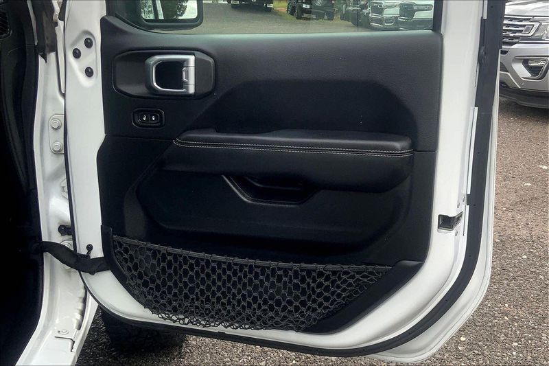 2019 Jeep Wrangler Unlimited Sahara photo 23