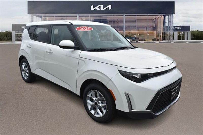 New 2025 Kia Soul LXImage 10
